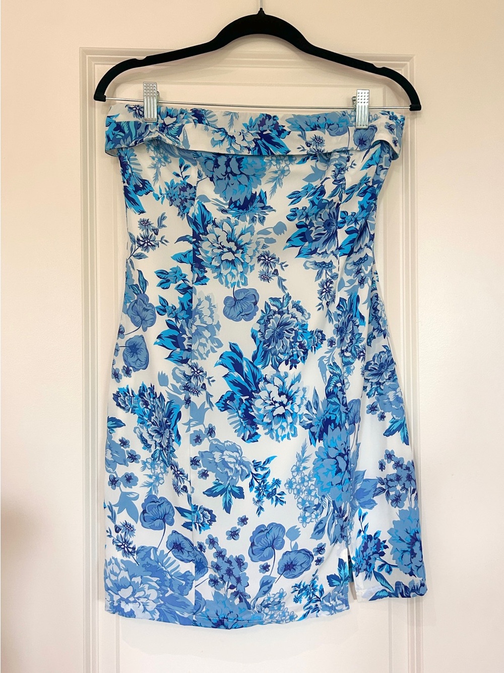 That’s so fetch Strapless Blue Floral Bodycon Dress